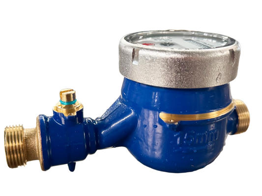 Mechanical water meter with valve